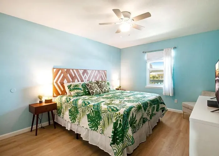 Winter In Gulf Shores: Snowbird Monthly Condo Holiday home *